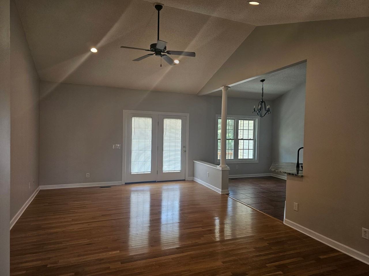 140 Patricia Ct - Photo 3 of 20