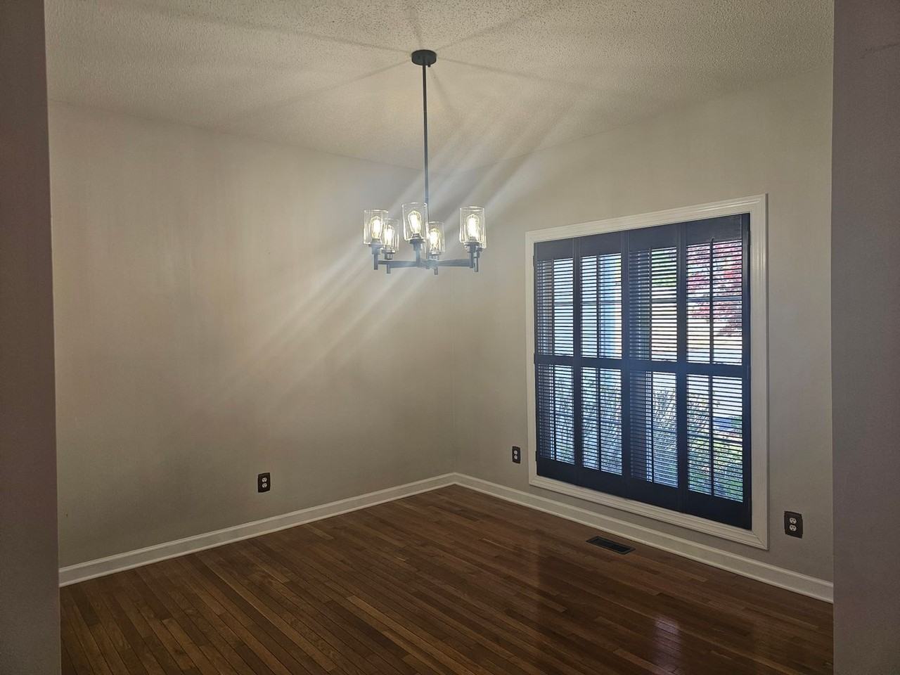 140 Patricia Ct - Photo 4 of 20