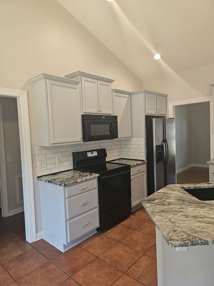 140 Patricia Ct - Photo 5 of 20