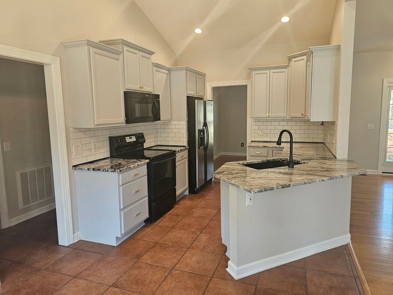 140 Patricia Ct - Photo 7 of 20