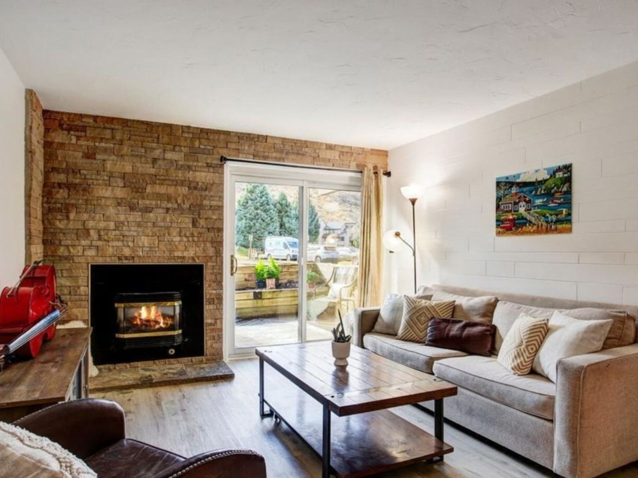 1061 W Beaver Creek Blvd - Photo 3 of 9