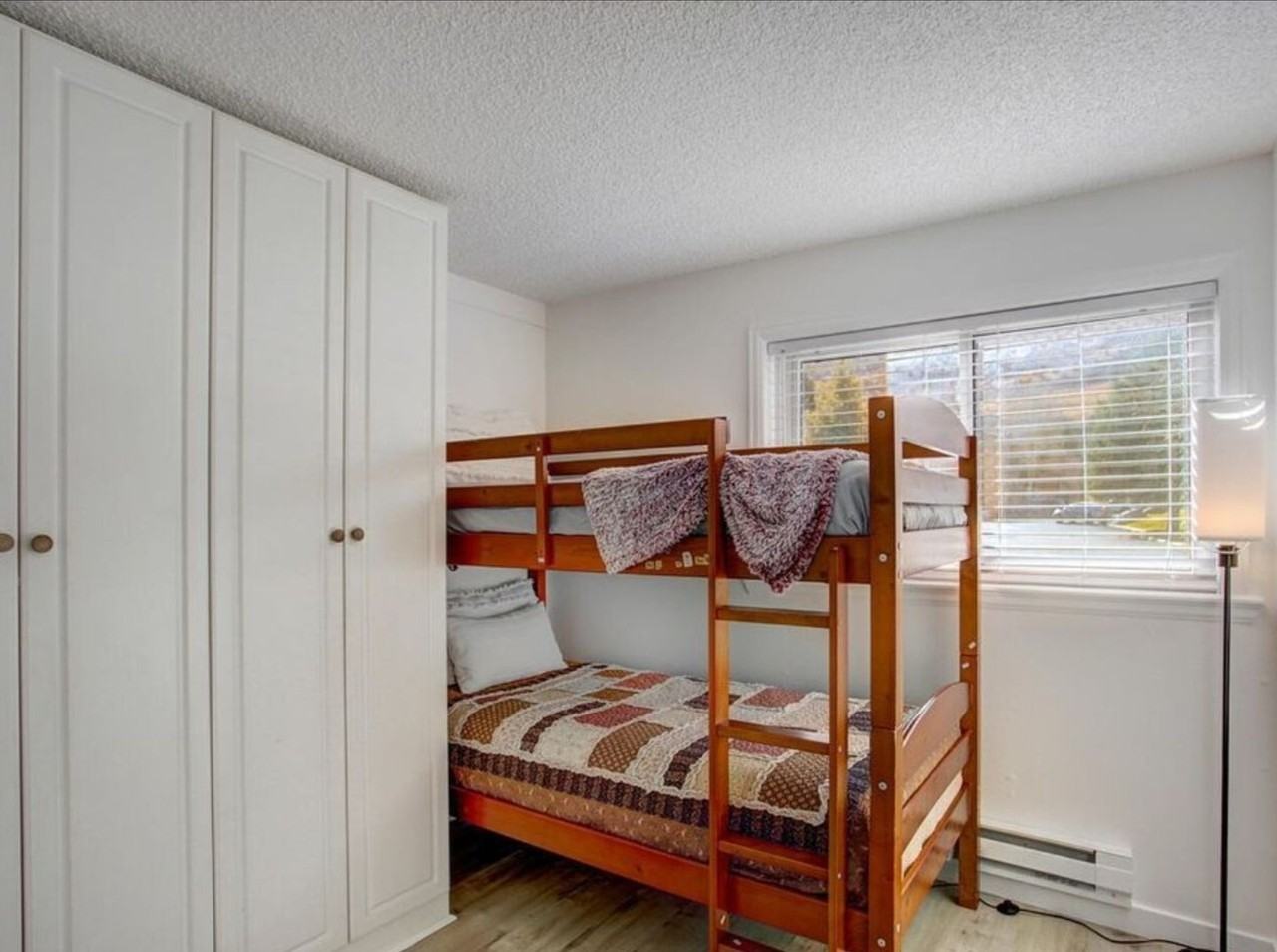 1061 W Beaver Creek Blvd - Photo 4 of 9