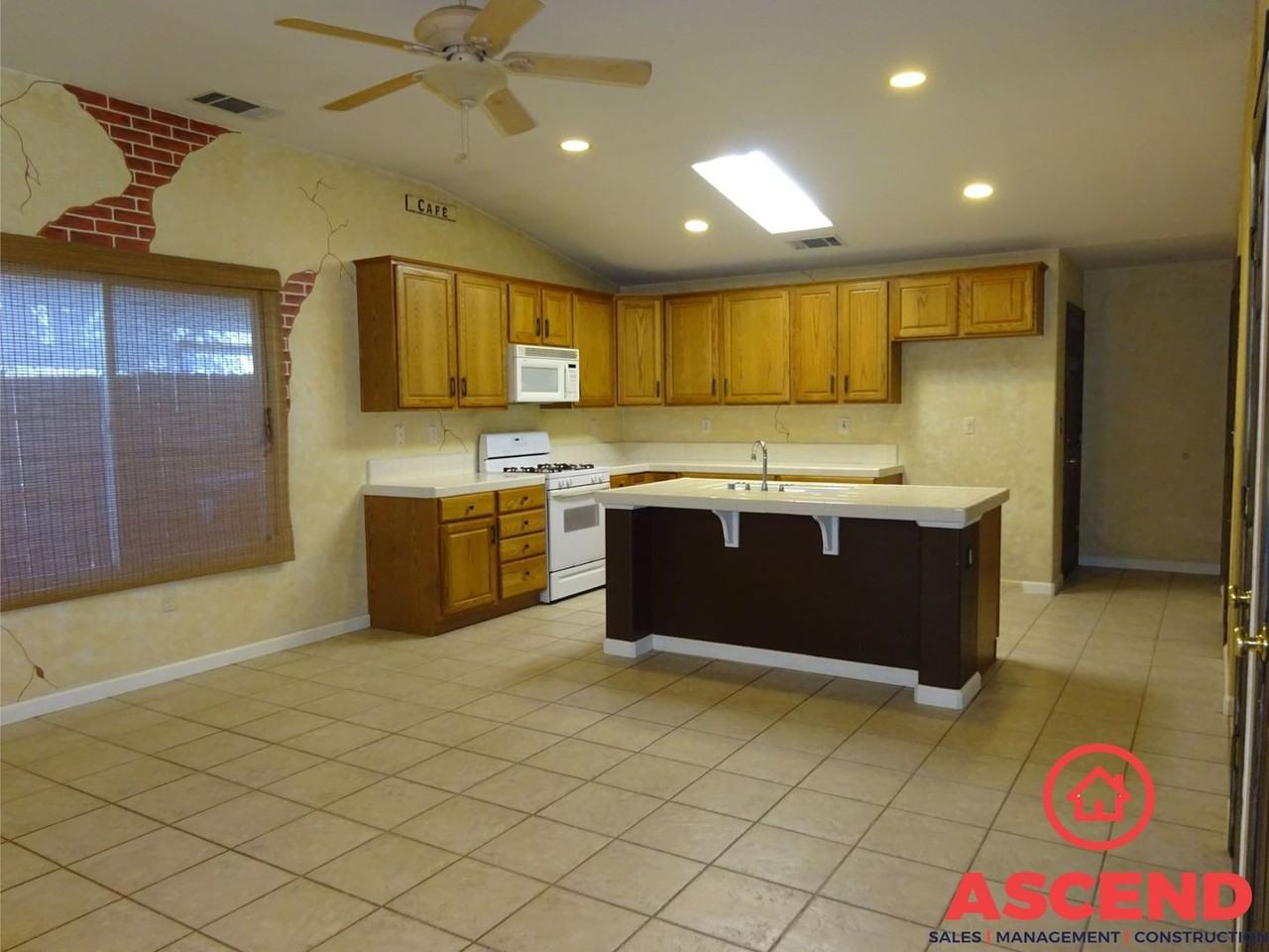 11605 San Miniato Ave - Photo 3 of 13