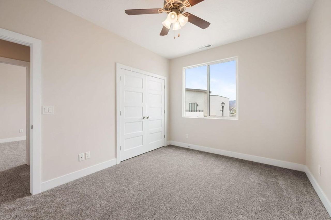 602 E Elmbrook Dr - Photo 3 of 22