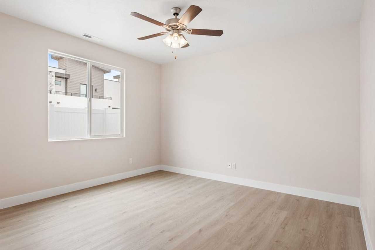 602 E Elmbrook Dr - Photo 4 of 22