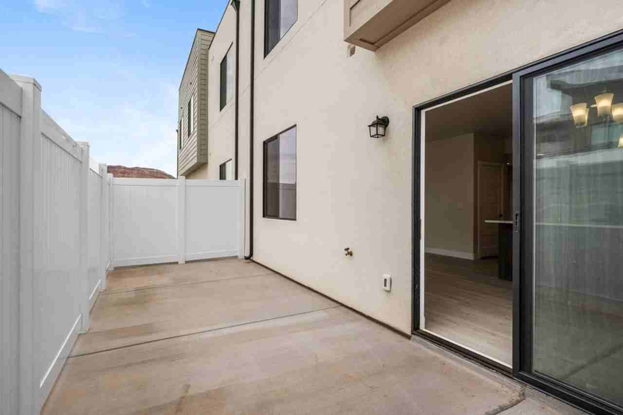 602 E Elmbrook Dr - Photo 5 of 22