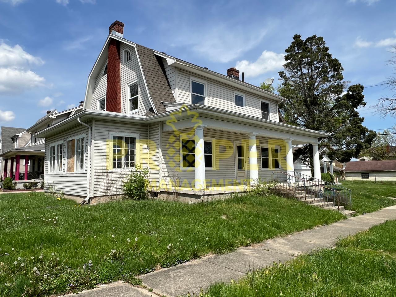 121 W Beechwood Ave - Photo 2 of 14