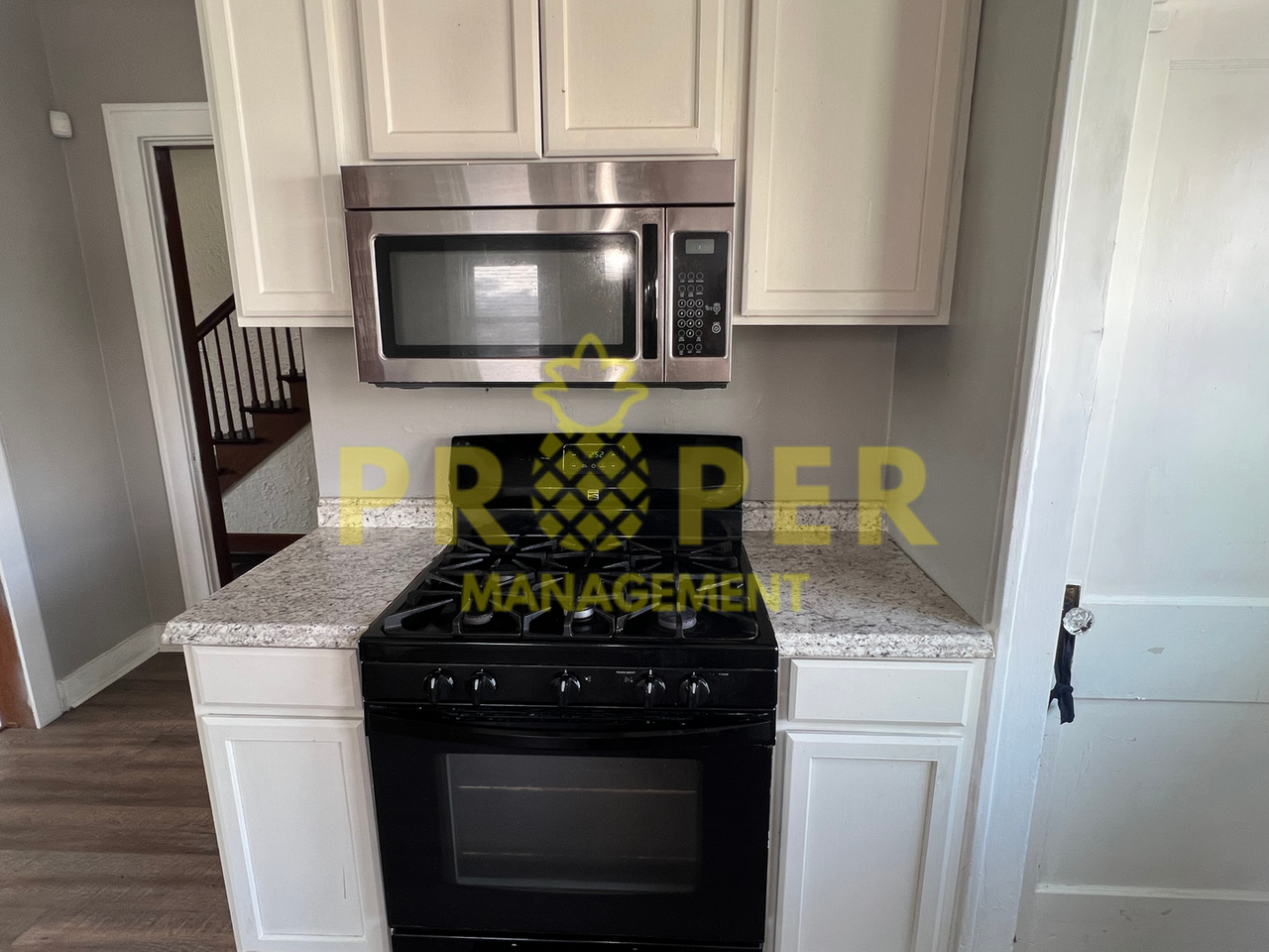 121 W Beechwood Ave - Photo 3 of 14