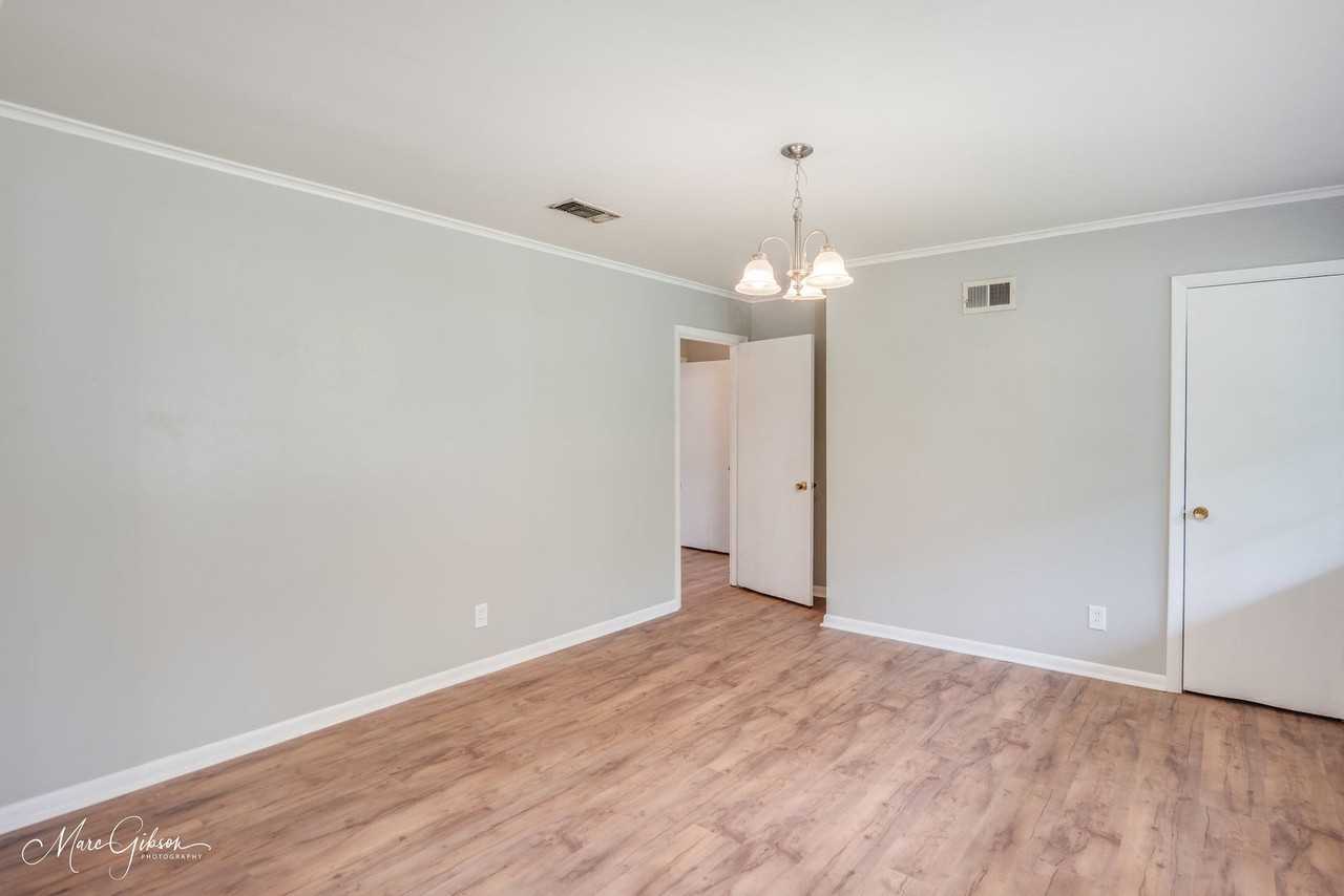 9121 Laurie Ln - Photo 2 of 21