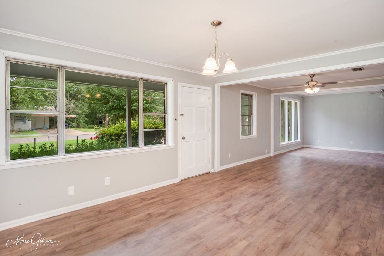 9121 Laurie Ln - Photo 3 of 21