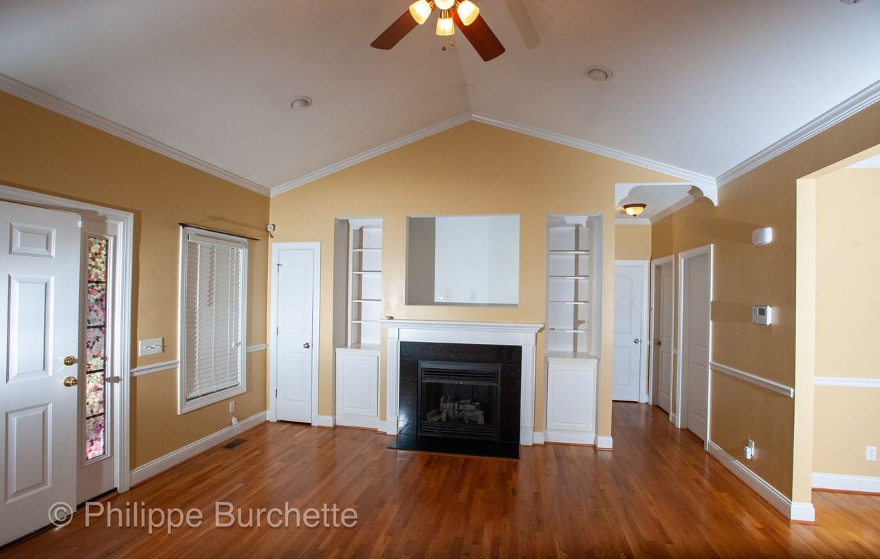 132 Brunswick Ln - Photo 2 of 22