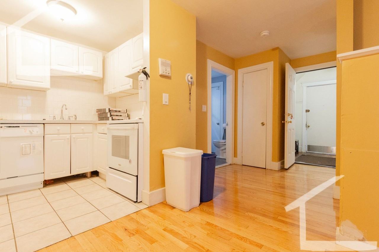 24 Farrington Ave - Photo 4 of 8