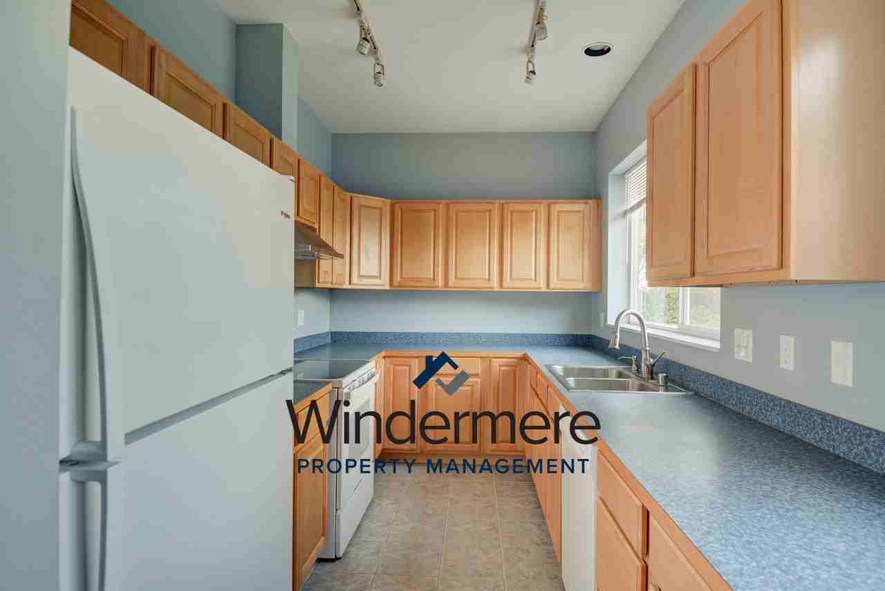 2480 N Bluff Rd - Photo 3 of 20