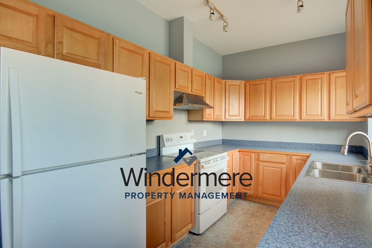 2480 N Bluff Rd - Photo 2 of 20