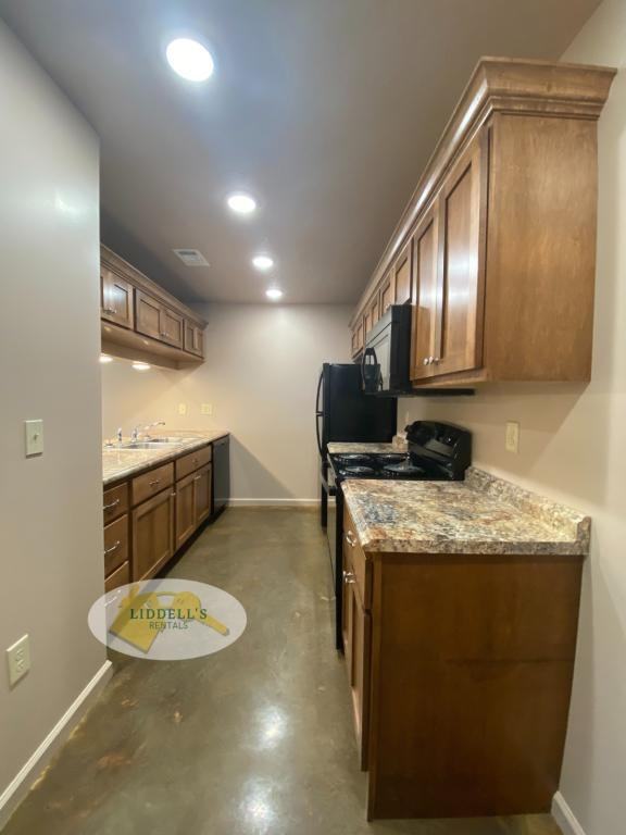 416 W Locust St - Photo 5 of 18