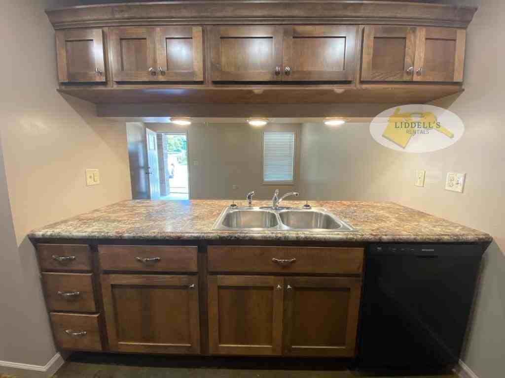 416 W Locust St - Photo 6 of 18