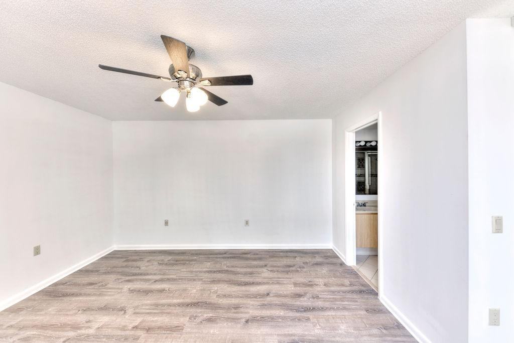 5731 57th Way - Photo 3 of 33