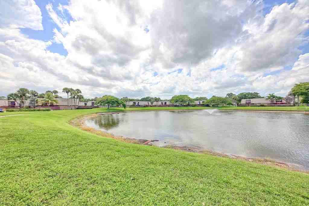 5731 57th Way - Photo 6 of 33