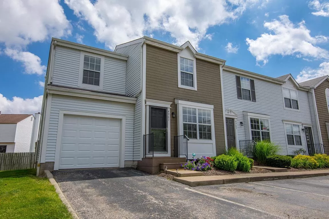 4961 Singleton Dr #TH - Photo 2 of 32