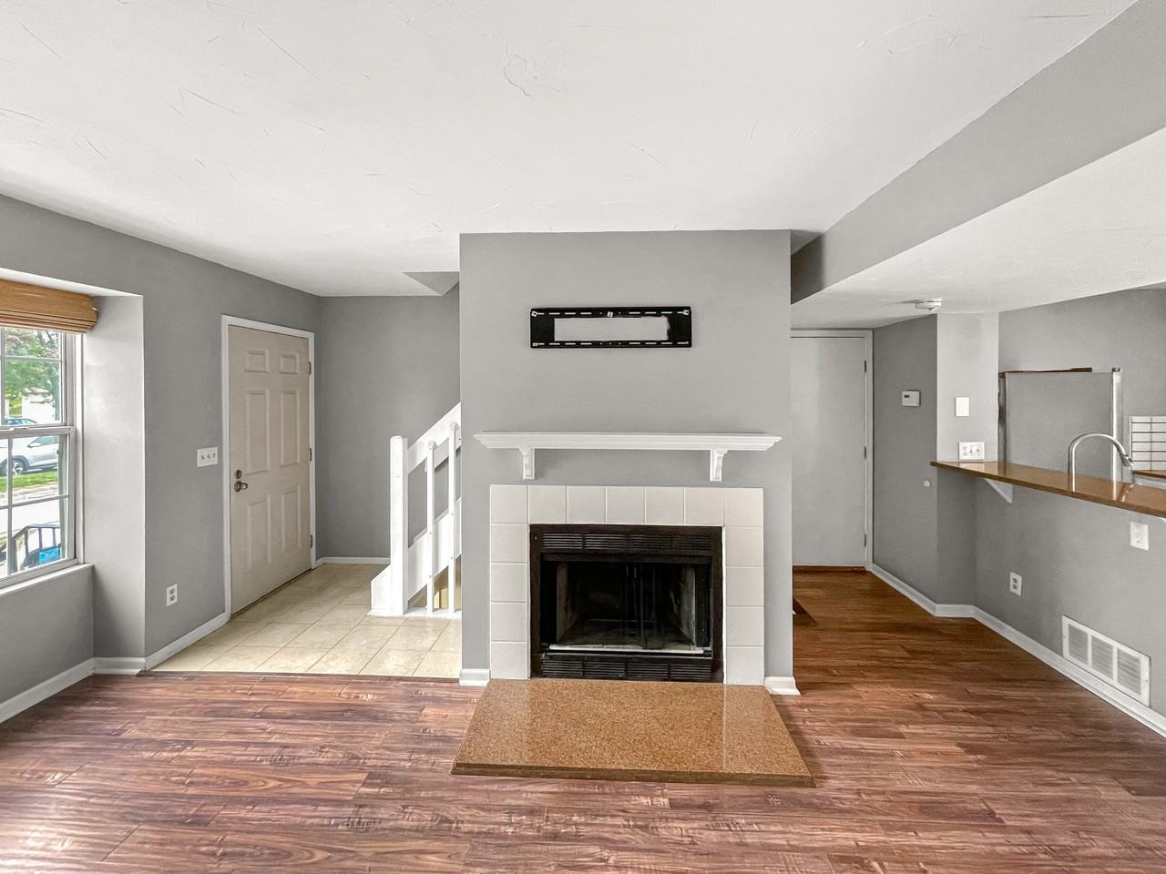 4961 Singleton Dr #TH - Photo 4 of 32