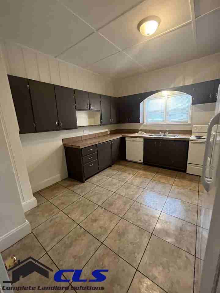 1820 Putnam St - Photo 3 of 11