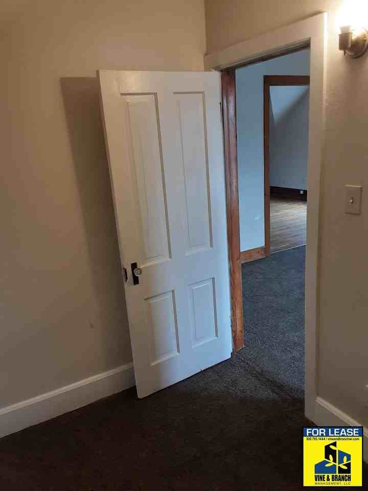 1528 Erie Ave - Photo 2 of 16