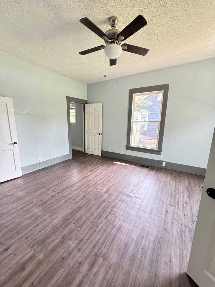 208 B St Sw - Photo 4 of 12