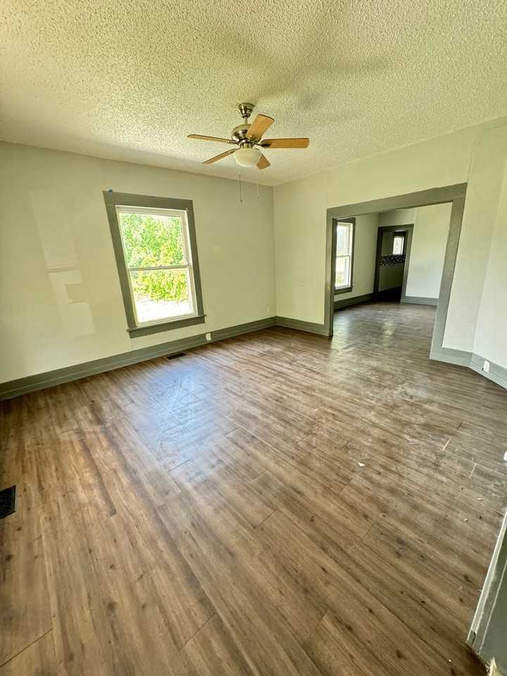 208 B St Sw - Photo 5 of 12