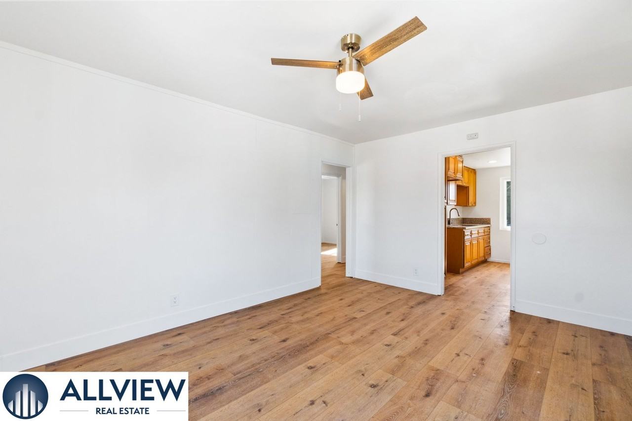 452 South Shaffer Street - Photo 5 of 35