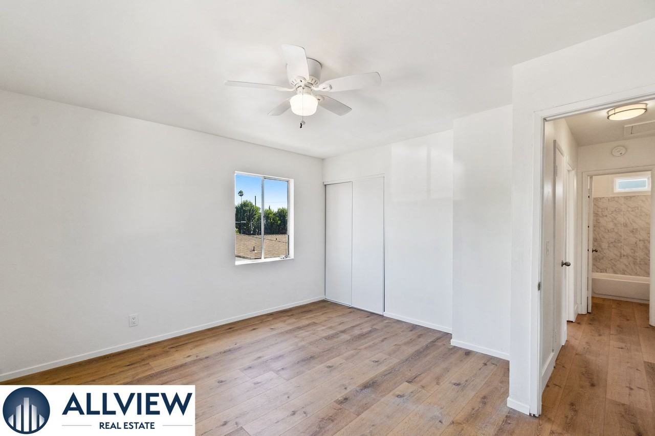 452 South Shaffer Street - Photo 4 of 35