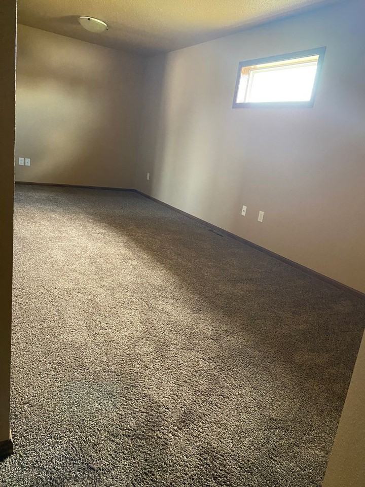 1261 15th St W - Photo 3 of 15
