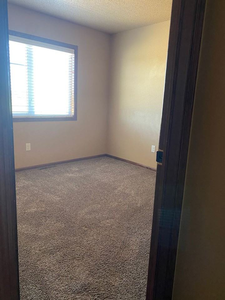 1261 15th St W - Photo 3 of 15