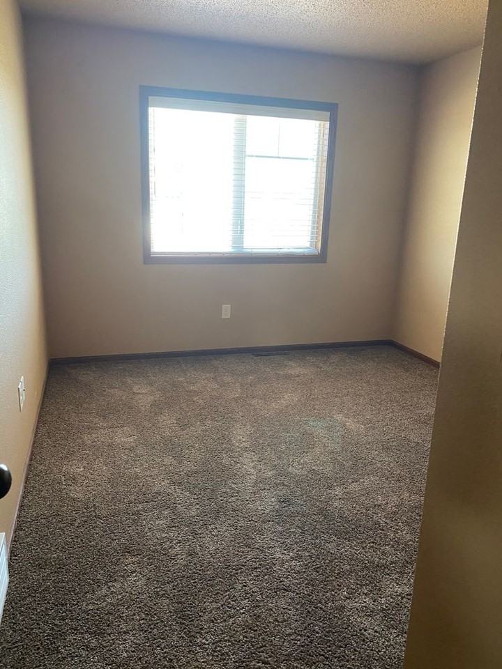 1261 15th St W - Photo 5 of 15