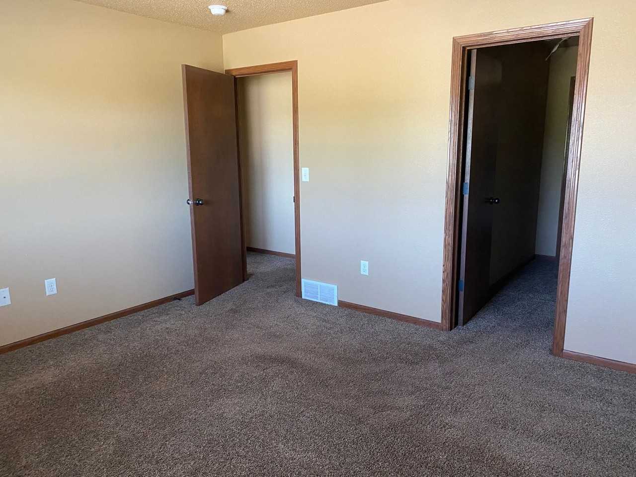 1261 15th St W - Photo 7 of 15