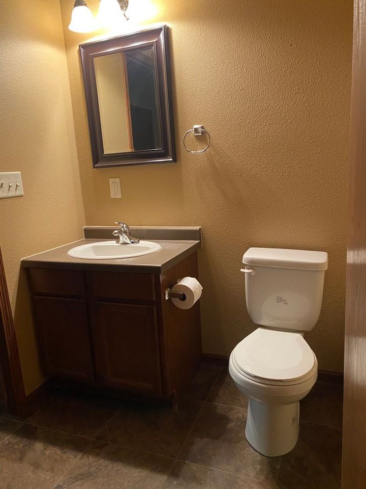 1261 15th St W - Photo 3 of 15