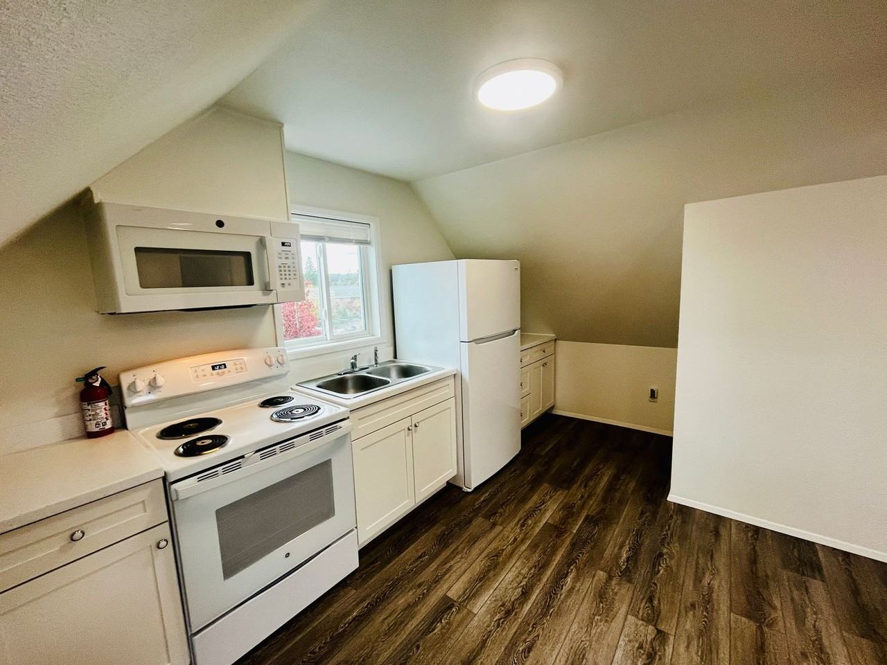 19101 3rd Ave Ne #201 - Photo 6 of 17