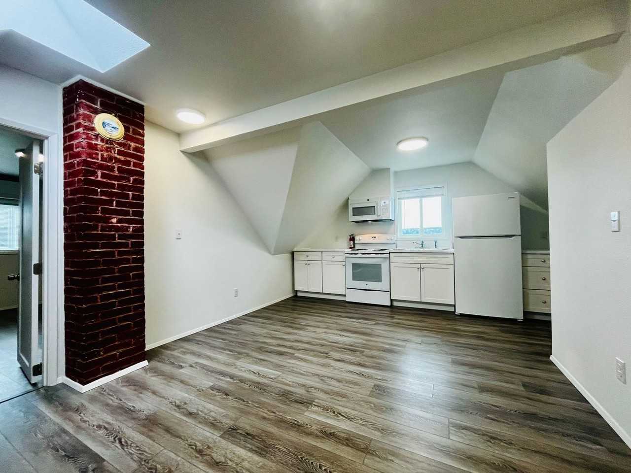 19101 3rd Ave Ne #201 - Photo 7 of 17
