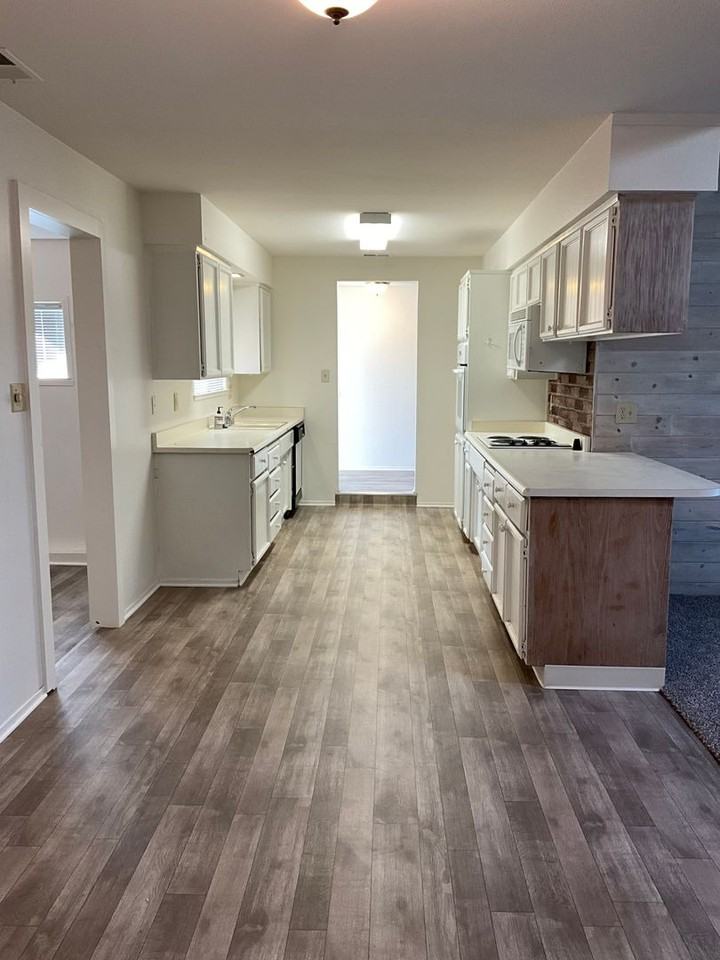 4700 Whitney Blvd - Photo 6 of 26