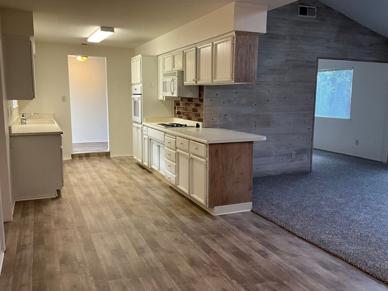 4700 Whitney Blvd - Photo 7 of 26