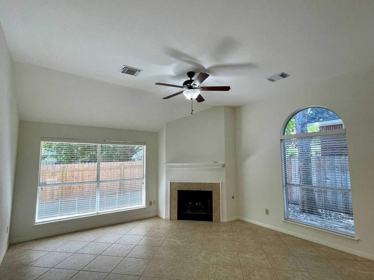 8503 Portage Cv - Photo 2 of 37