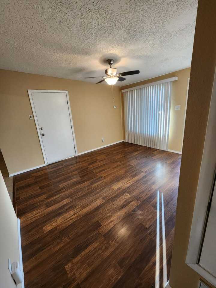 1010 Marcella St Ne - Photo 2 of 16