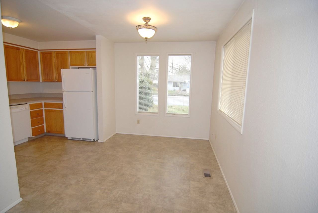 4203/4205 Columbus St SE - Photo 2 of 11