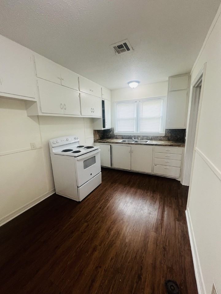 610 N 15th St - Photo 6 of 11