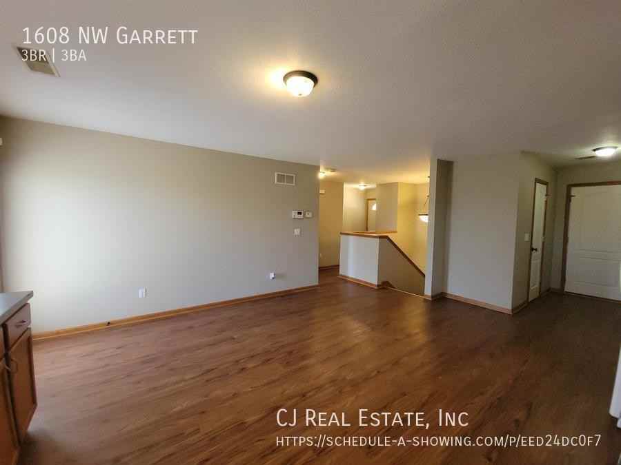 1608 Nw Garrett Dr - Photo 2 of 12