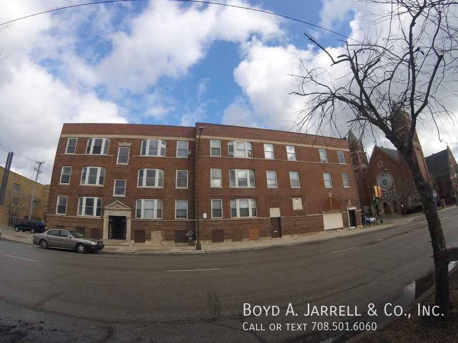 6054 S Michigan Ave - Photo 2 of 43