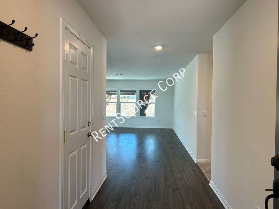 44745 Aspen St - Photo 3 of 37