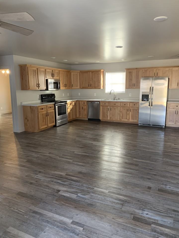 102 Downing St #NA - Photo 2 of 14