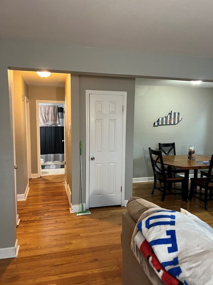 8313 8313 8315 West Dana Street #8315 - Photo 3 of 31