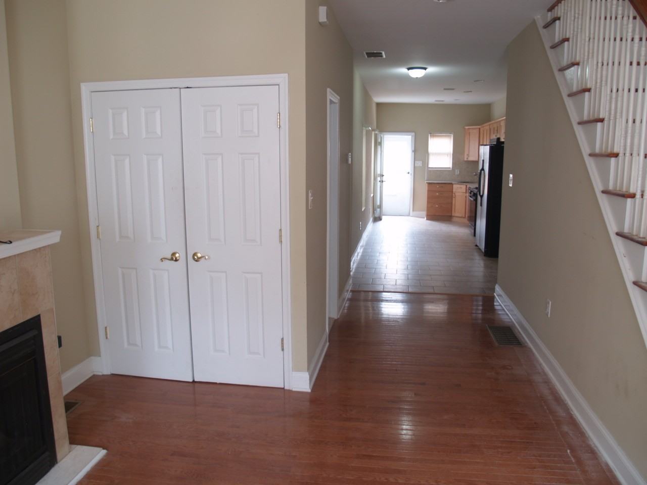 1839 Christian St - Photo 4 of 22