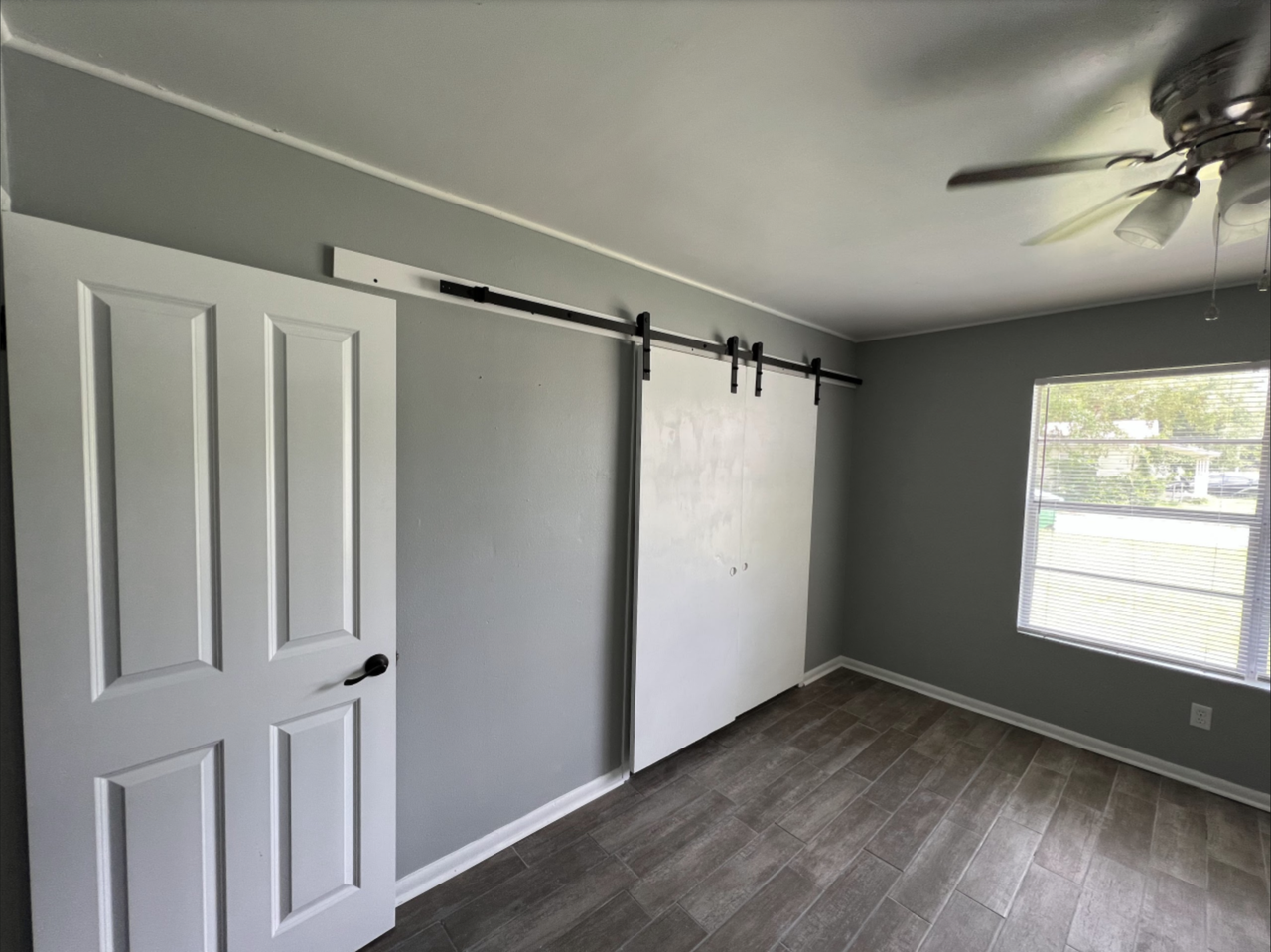 305 East Walnut Avenue - Photo 2 of 9